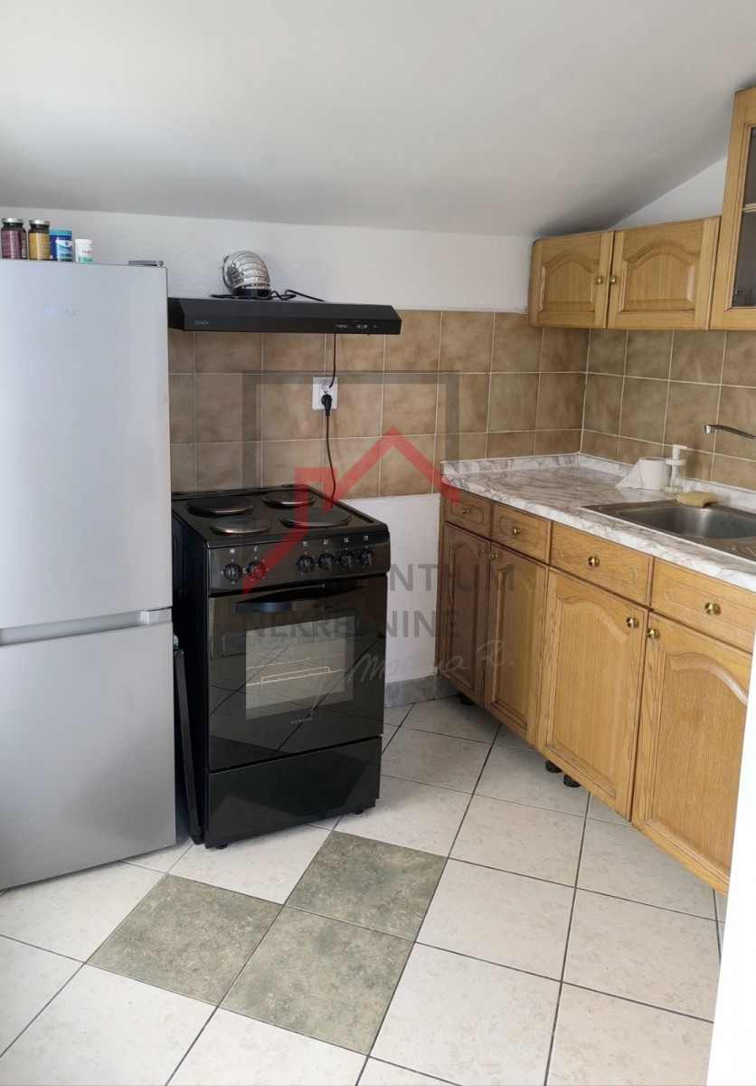 Istria, centro di Parenzo - appartamento ristrutturato con loggia, a 300 m dal mare