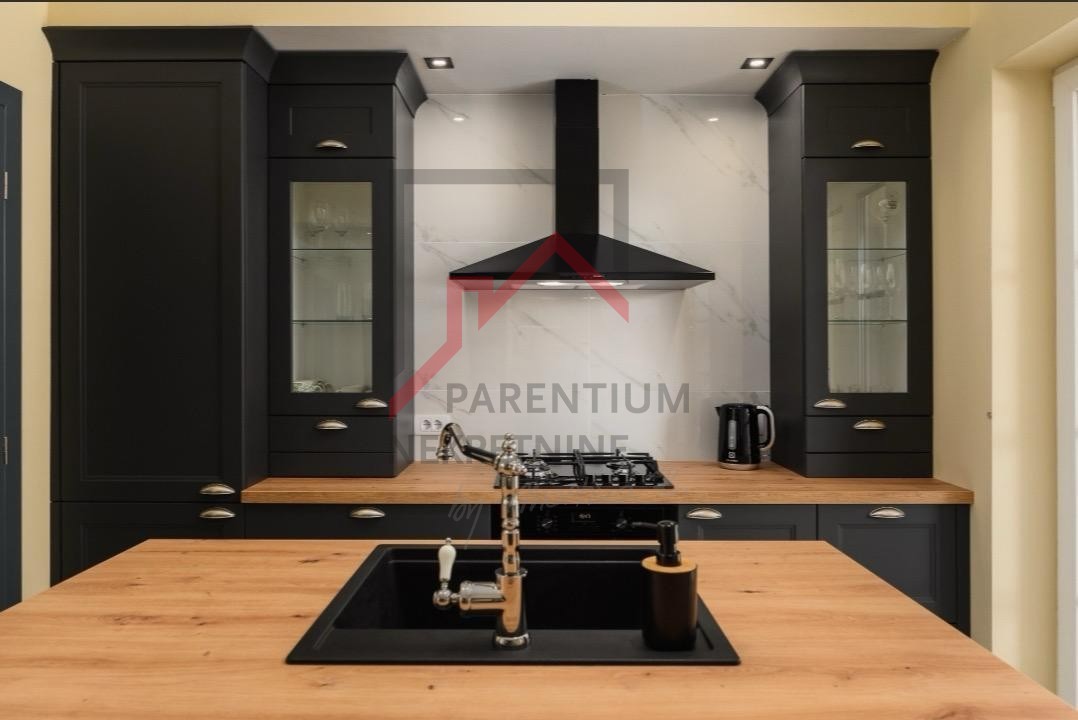 Rovigno, dintorni, casa di nuova costruzione con monolocale