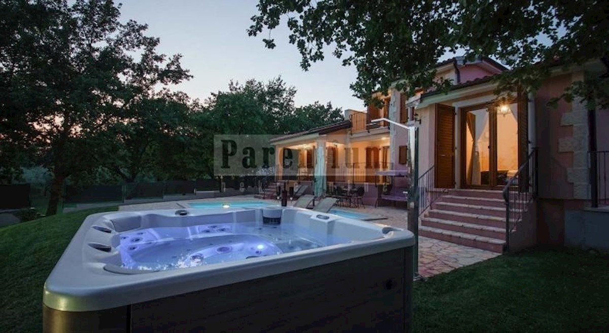 Bella casa in un villaggio tranquillo