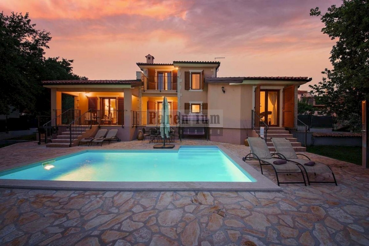 Bella casa in un villaggio tranquillo