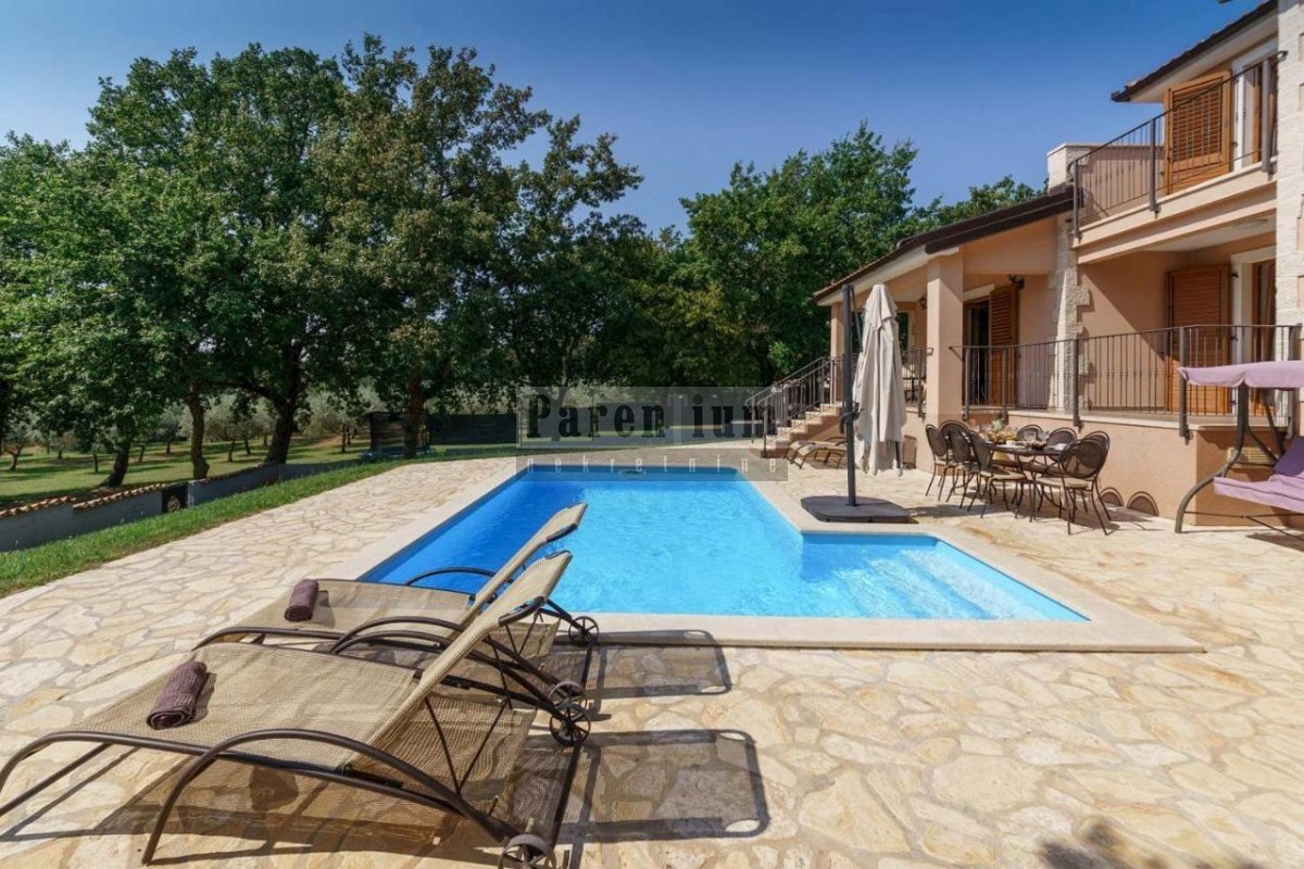 Bella casa in un villaggio tranquillo