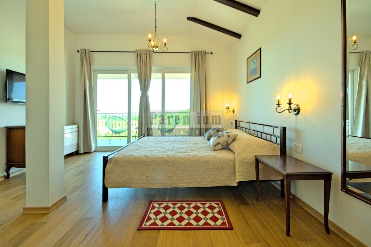 Parenzo, dintorni, bella casa con piscina