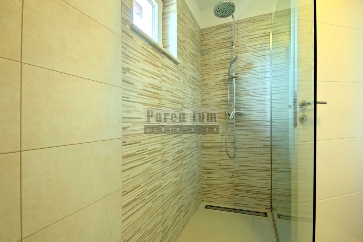 Parenzo, dintorni, bella casa con piscina