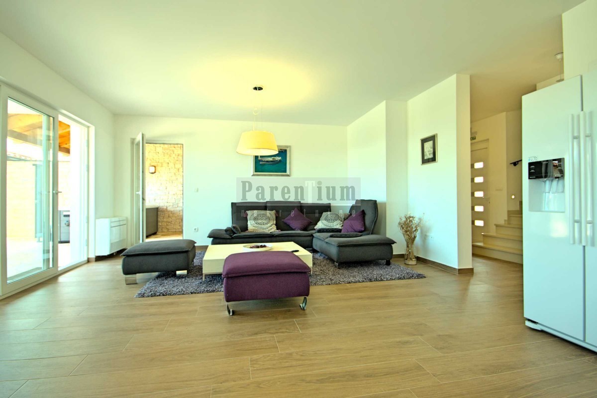 Parenzo, dintorni, bella casa con piscina