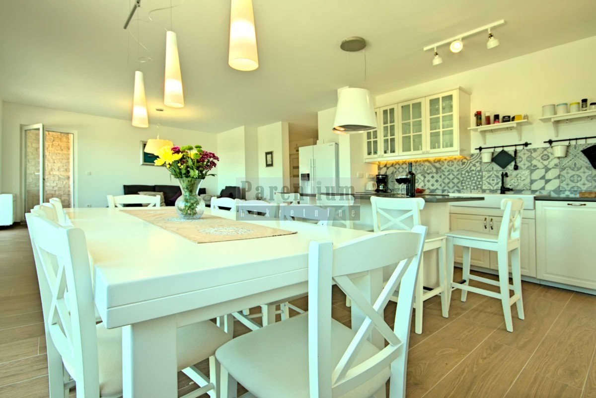 Parenzo, dintorni, bella casa con piscina