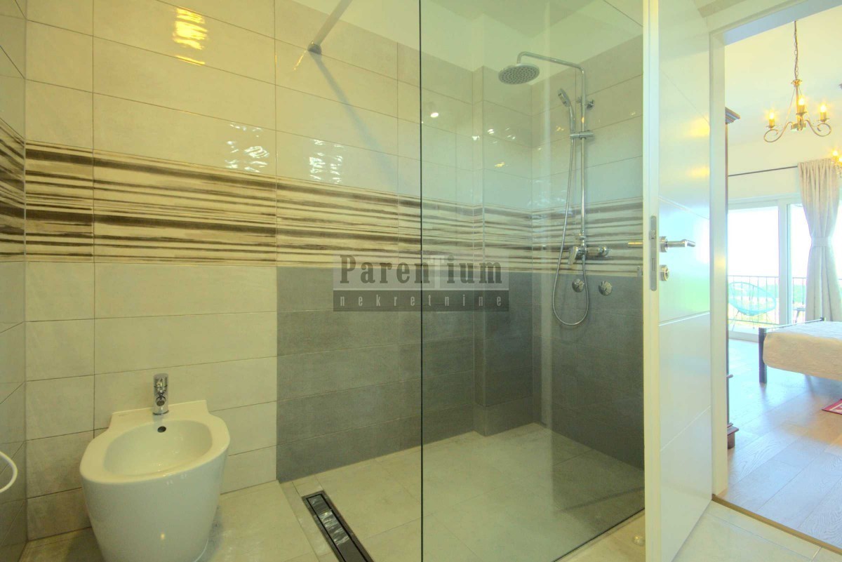 Parenzo, dintorni, bella casa con piscina