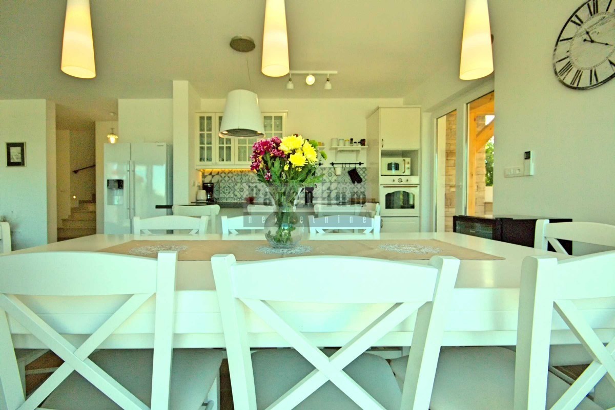 Parenzo, dintorni, bella casa con piscina