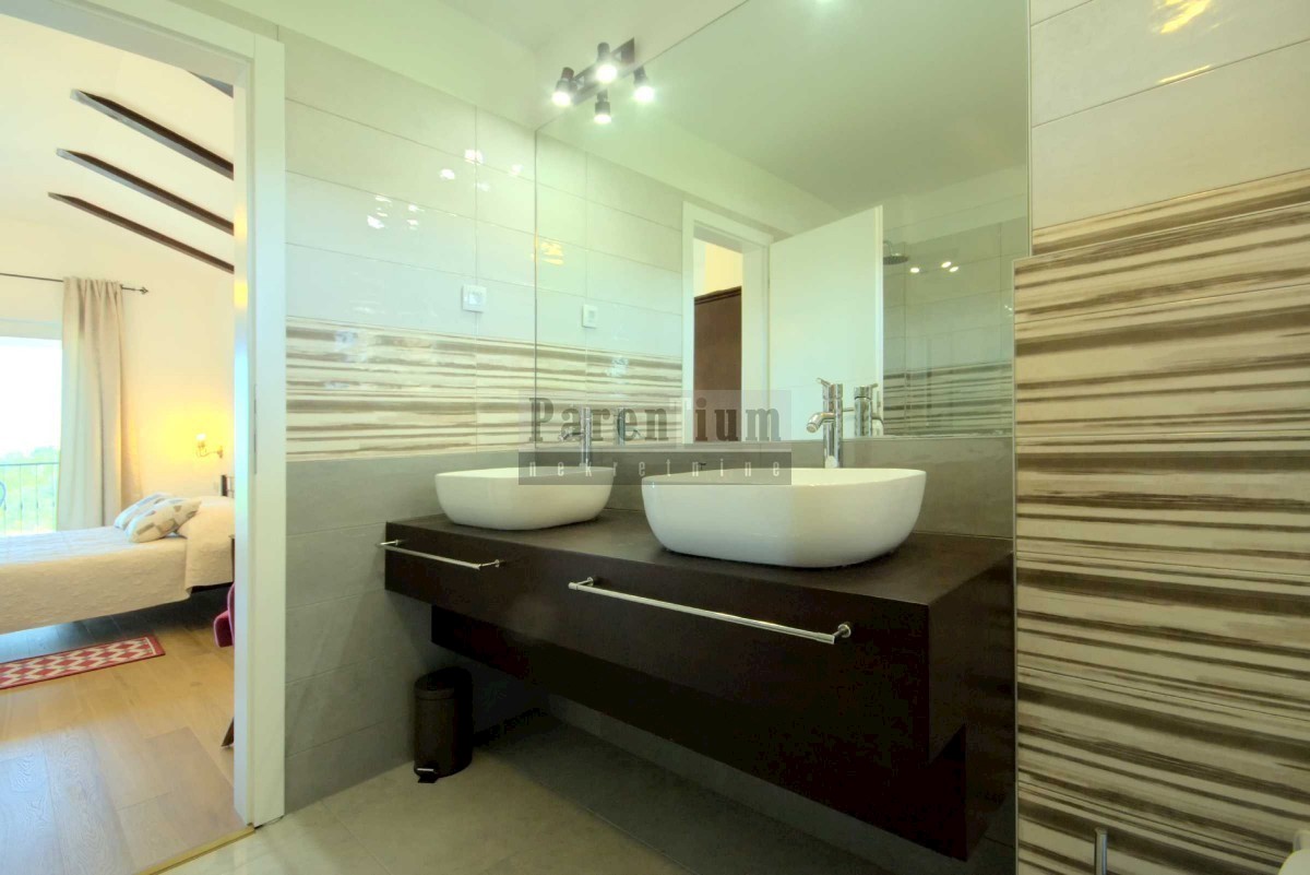 Parenzo, dintorni, bella casa con piscina