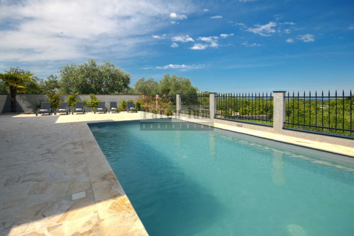 Parenzo, dintorni, bella casa con piscina