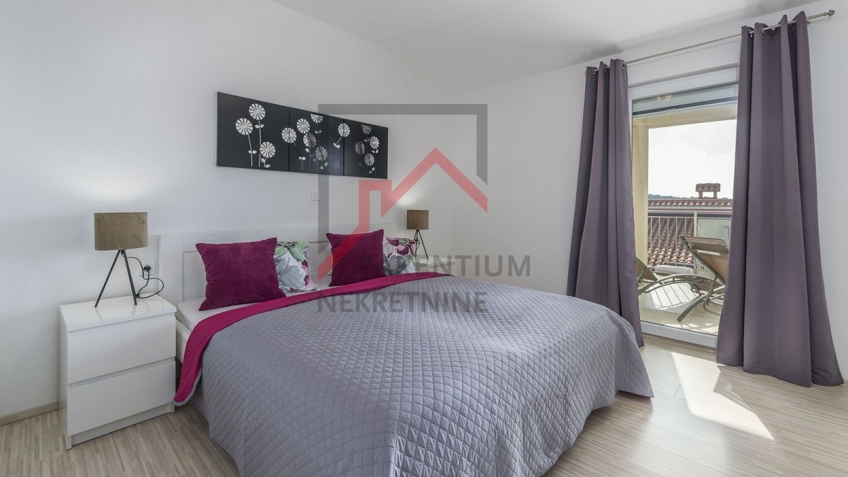 Zona Parenzo, casa indipendente con 4 camere da letto e piscina