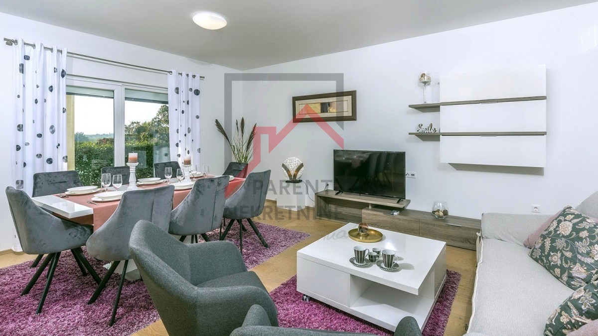 Zona Parenzo, casa indipendente con 4 camere da letto e piscina