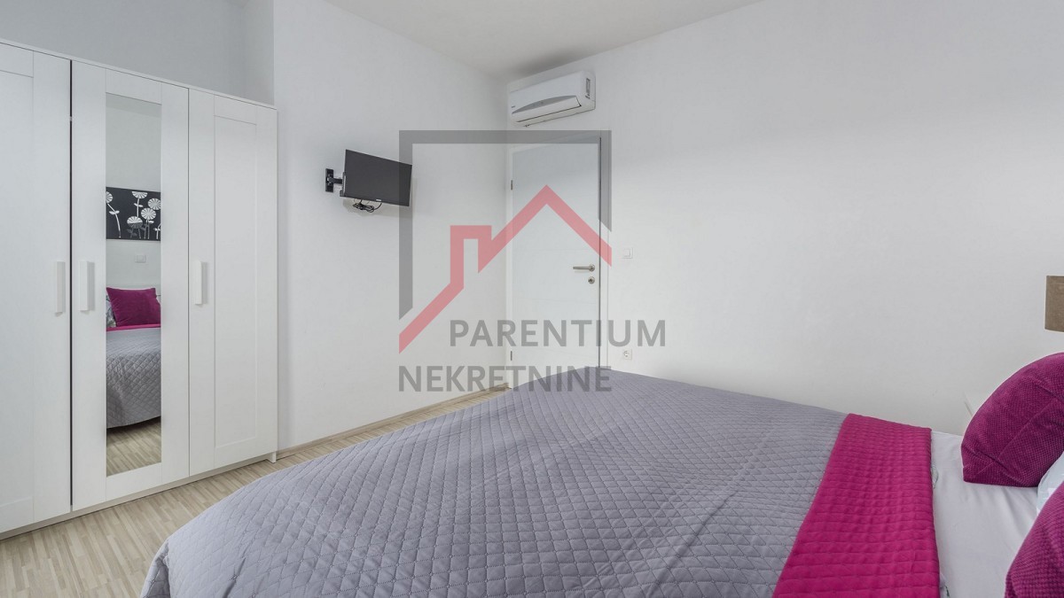 Zona Parenzo, casa indipendente con 4 camere da letto e piscina