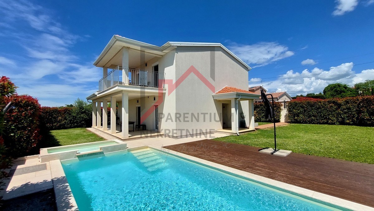 Zona Parenzo, casa indipendente con 4 camere da letto e piscina