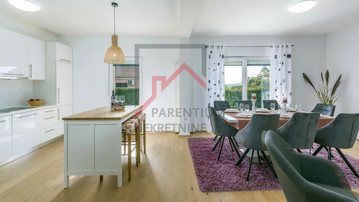 Zona Parenzo, casa indipendente con 4 camere da letto e piscina