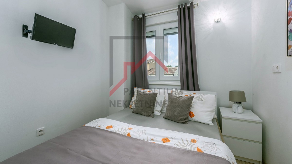 Zona Parenzo, casa indipendente con 4 camere da letto e piscina