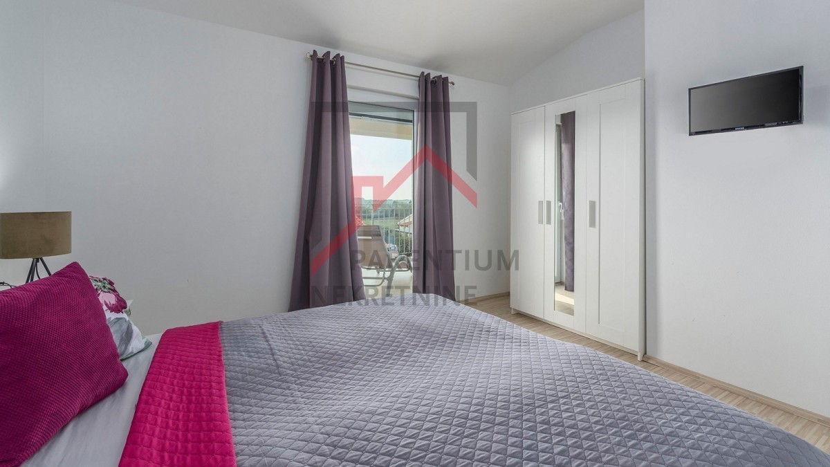 Zona Parenzo, casa indipendente con 4 camere da letto e piscina