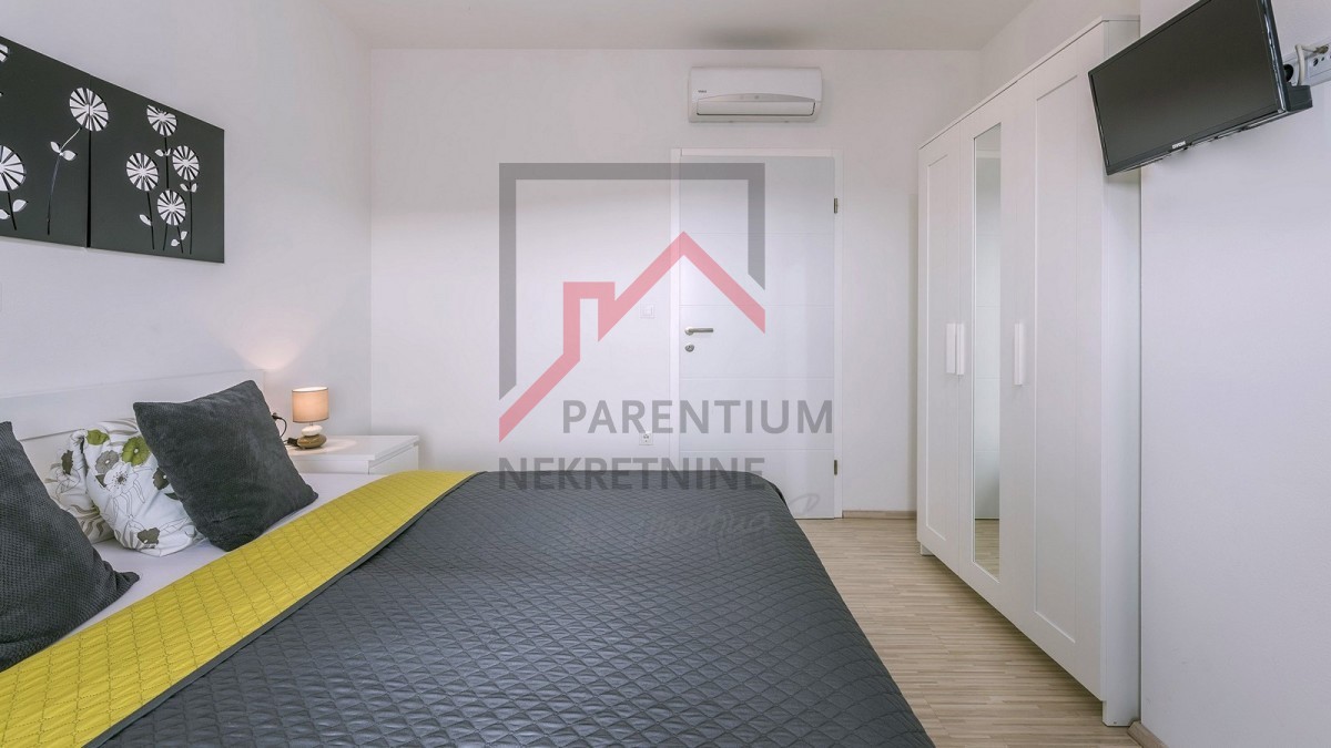 Zona Parenzo, casa indipendente con 4 camere da letto e piscina