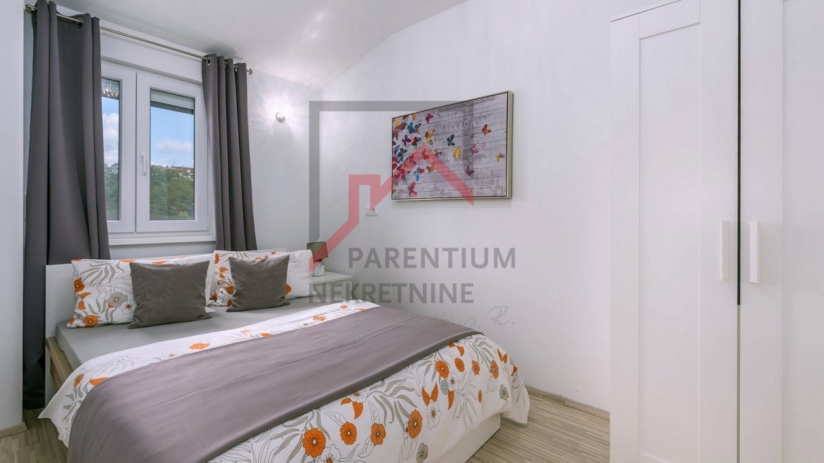Zona Parenzo, casa indipendente con 4 camere da letto e piscina