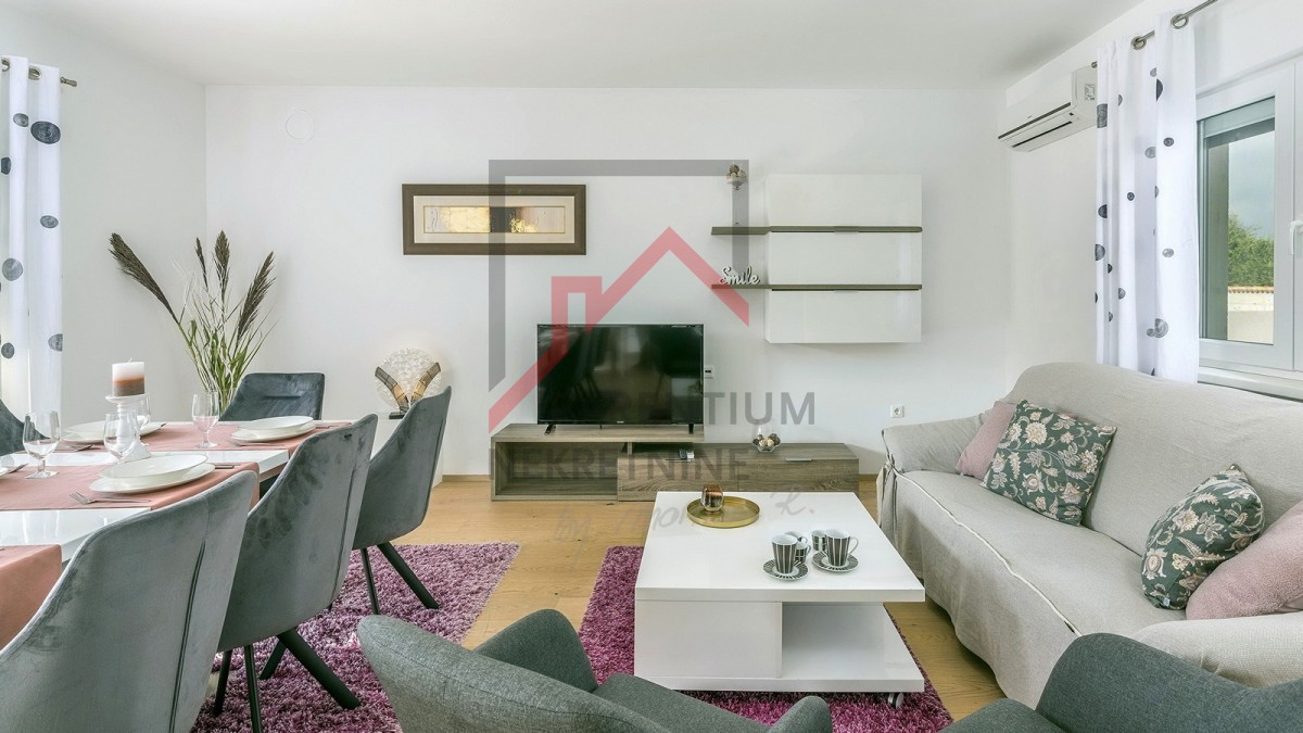 Zona Parenzo, casa indipendente con 4 camere da letto e piscina