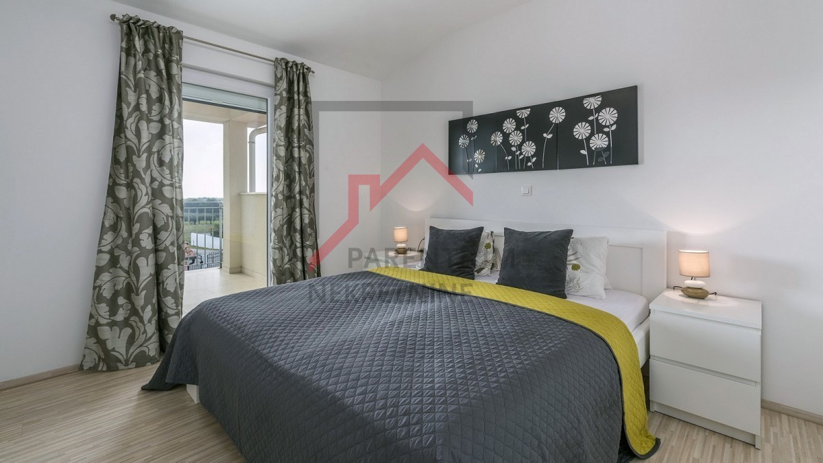 Zona Parenzo, casa indipendente con 4 camere da letto e piscina