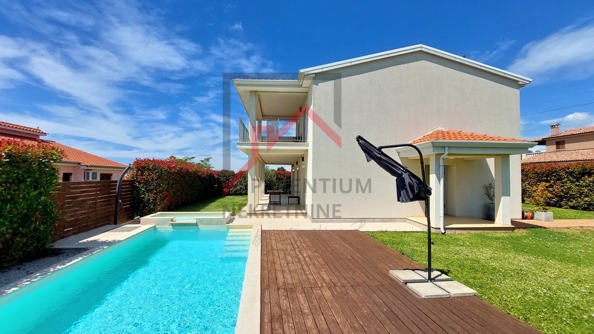 Zona Parenzo, casa indipendente con 4 camere da letto e piscina