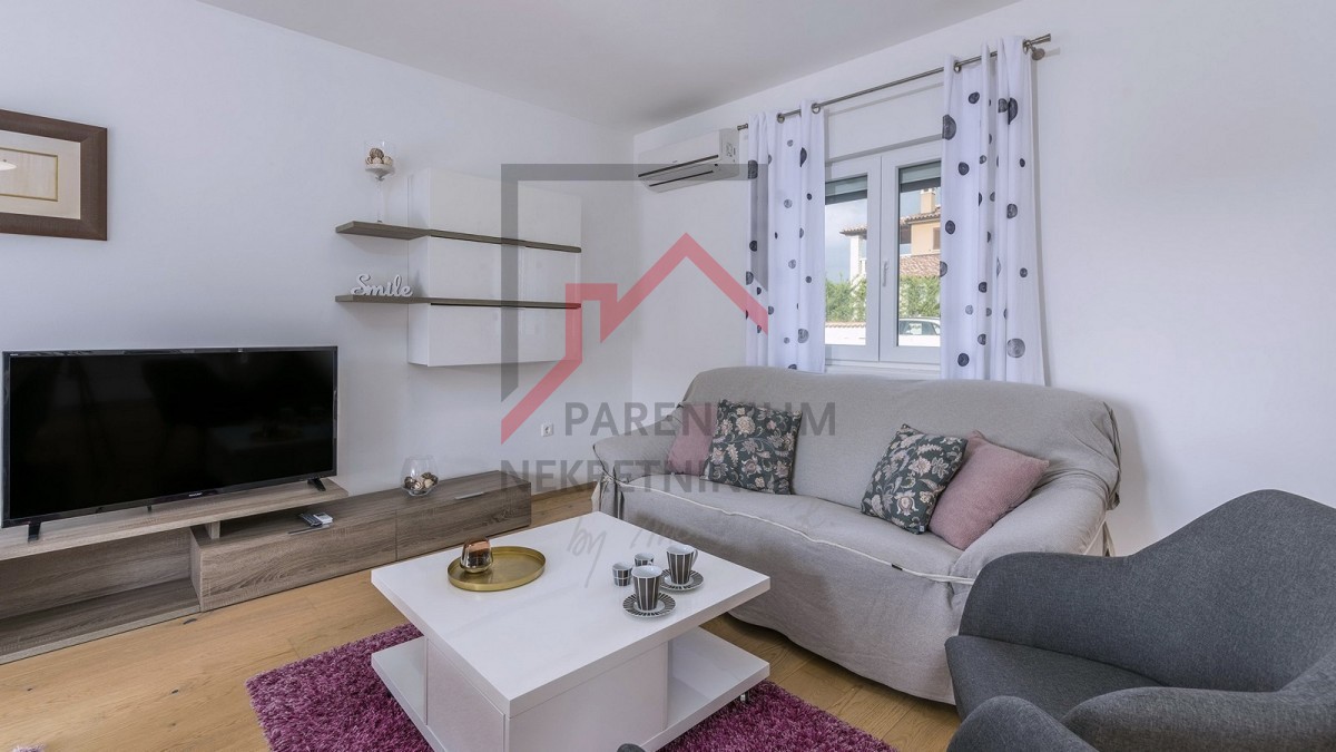Zona Parenzo, casa indipendente con 4 camere da letto e piscina