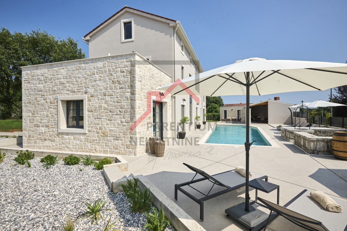 Bellissima villa nuova con ampio giardino