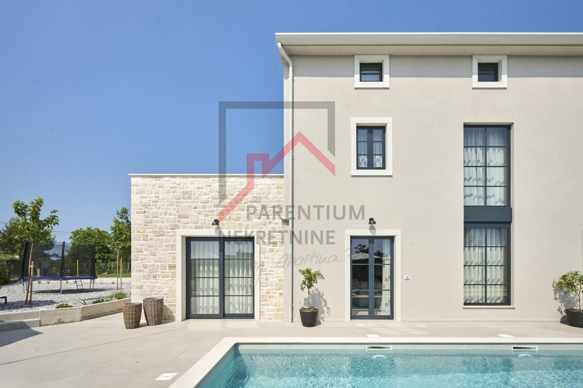 Bellissima villa nuova con ampio giardino
