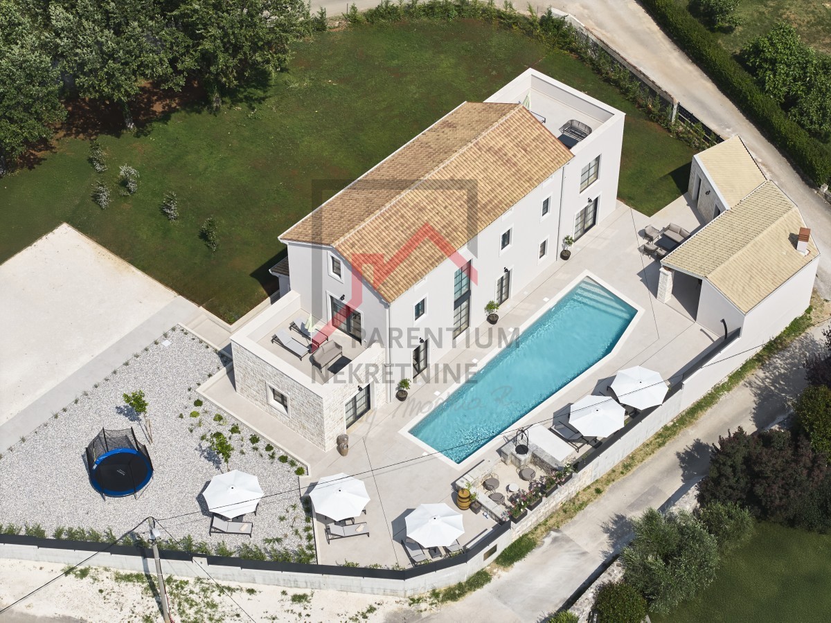 Bellissima villa nuova con ampio giardino