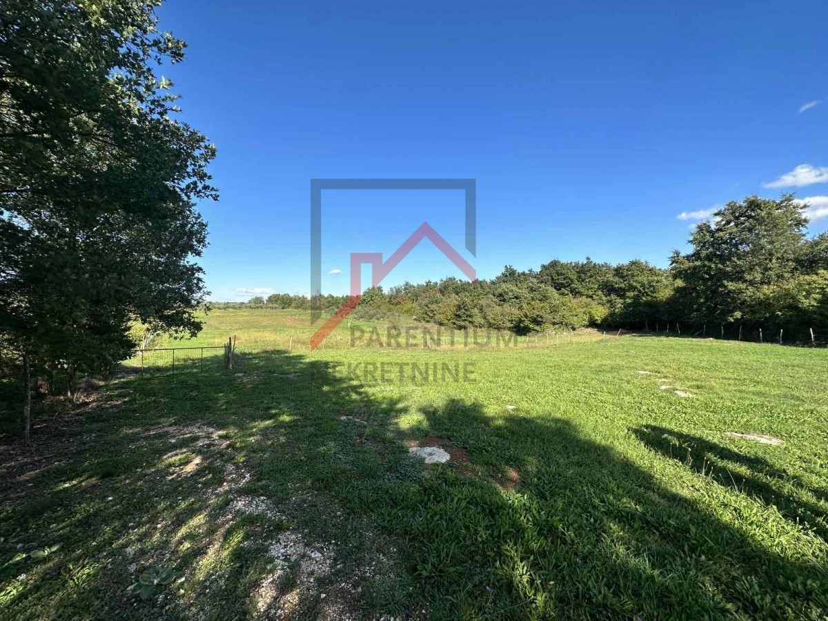 Terreno edificabile in posizione tranquilla ai margini del paese