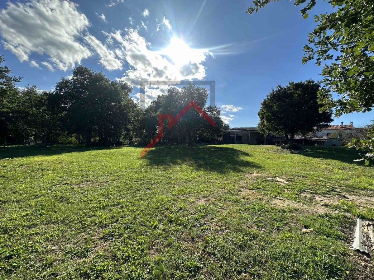 Terreno edificabile in posizione tranquilla ai margini del paese