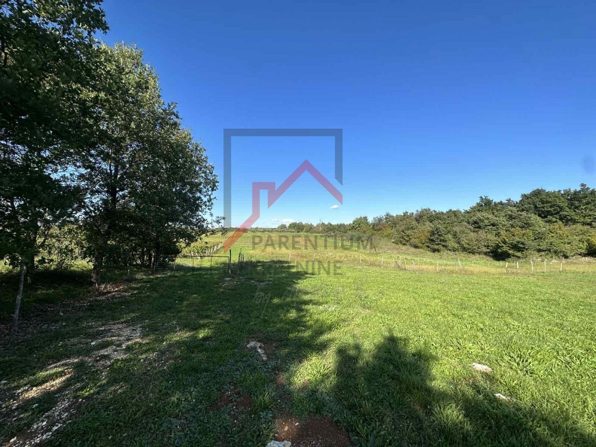 Terreno edificabile in posizione tranquilla ai margini del paese