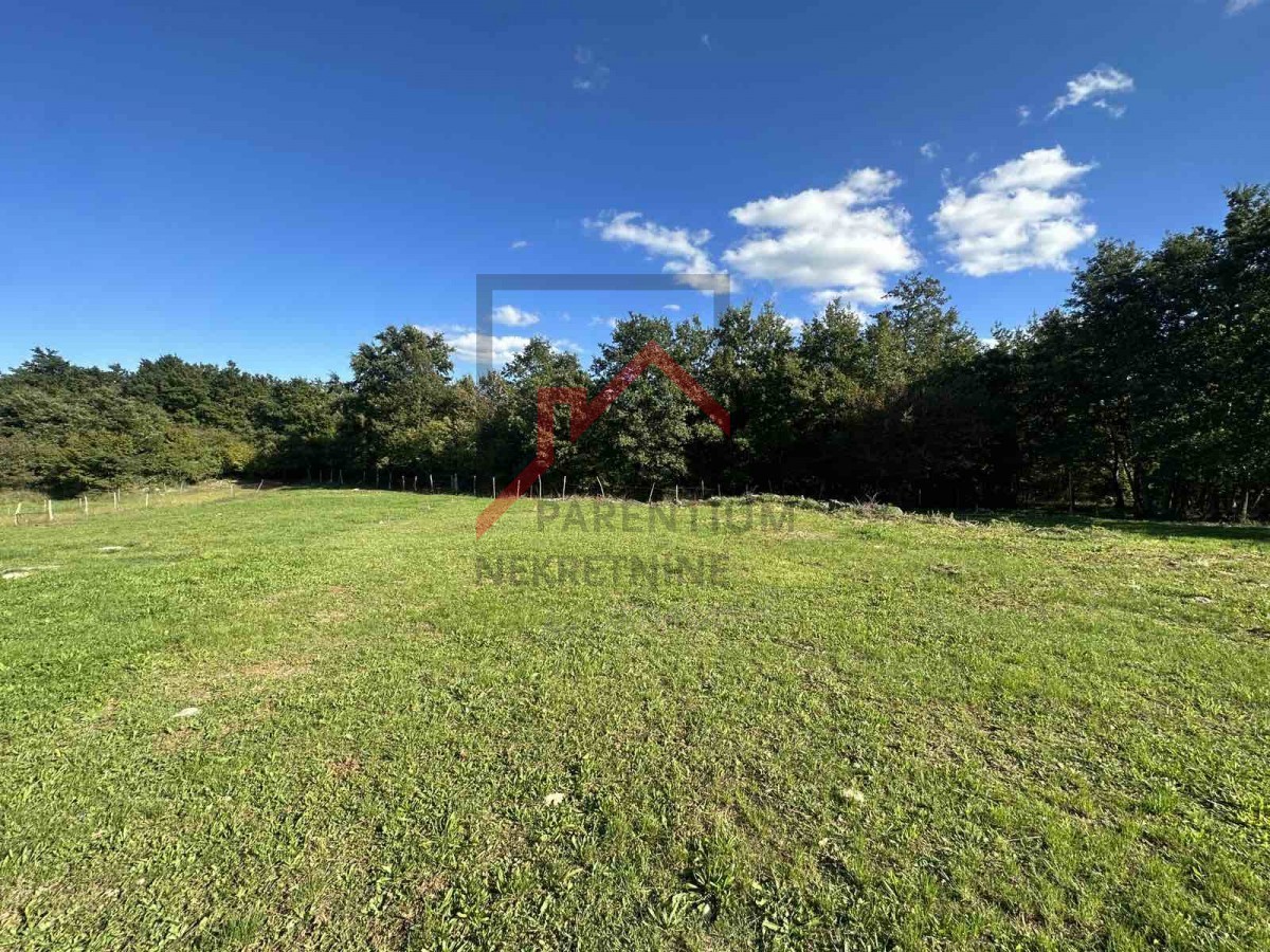 Terreno edificabile in posizione tranquilla ai margini del paese