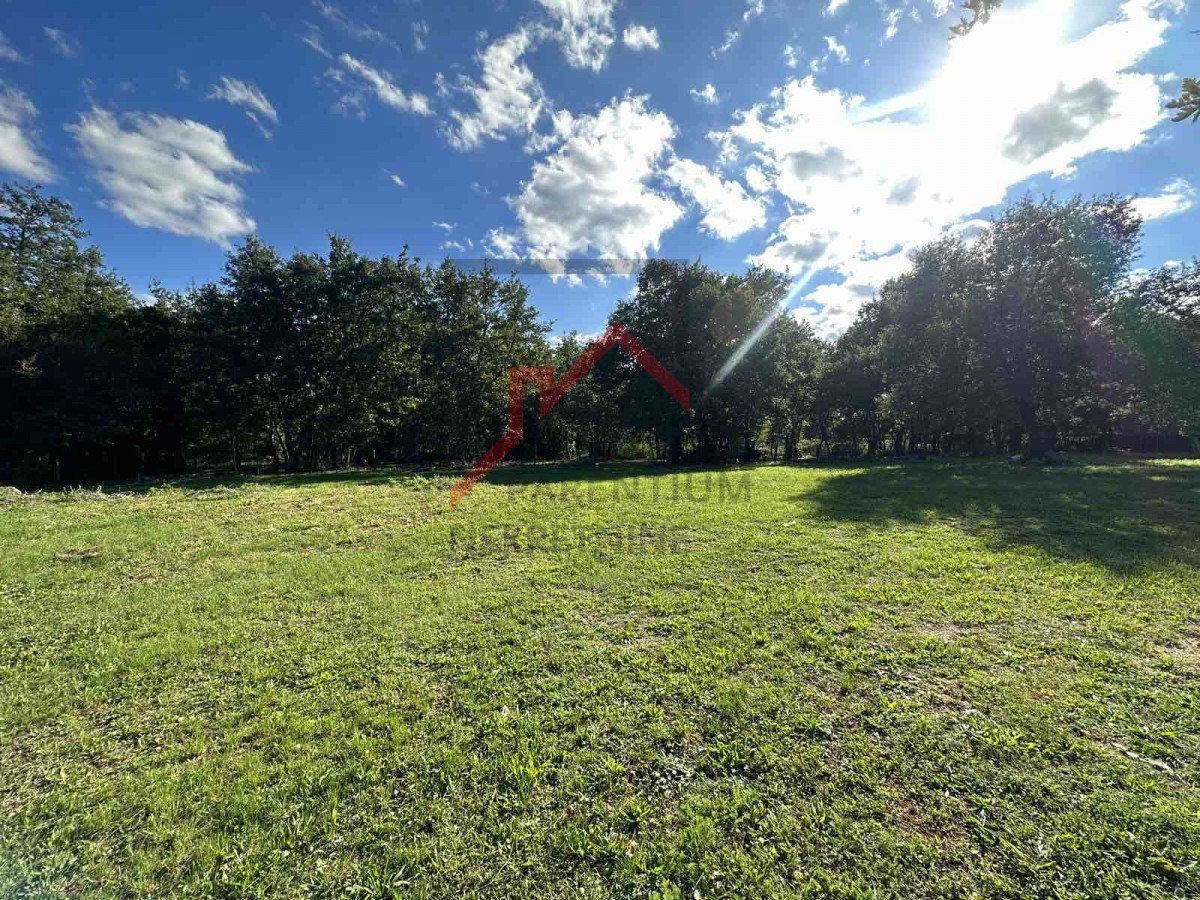 Terreno edificabile in posizione tranquilla ai margini del paese