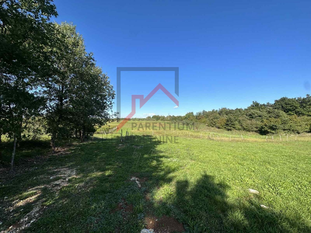 Terreno edificabile in posizione tranquilla ai margini del paese