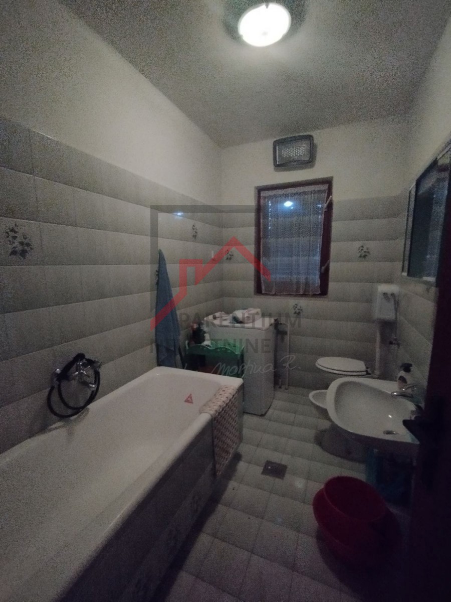 Casa indipendente con ampio giardino e terreno edificabile