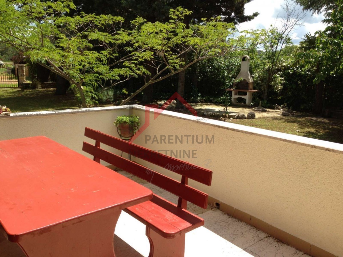 Casa indipendente con ampio giardino e terreno edificabile