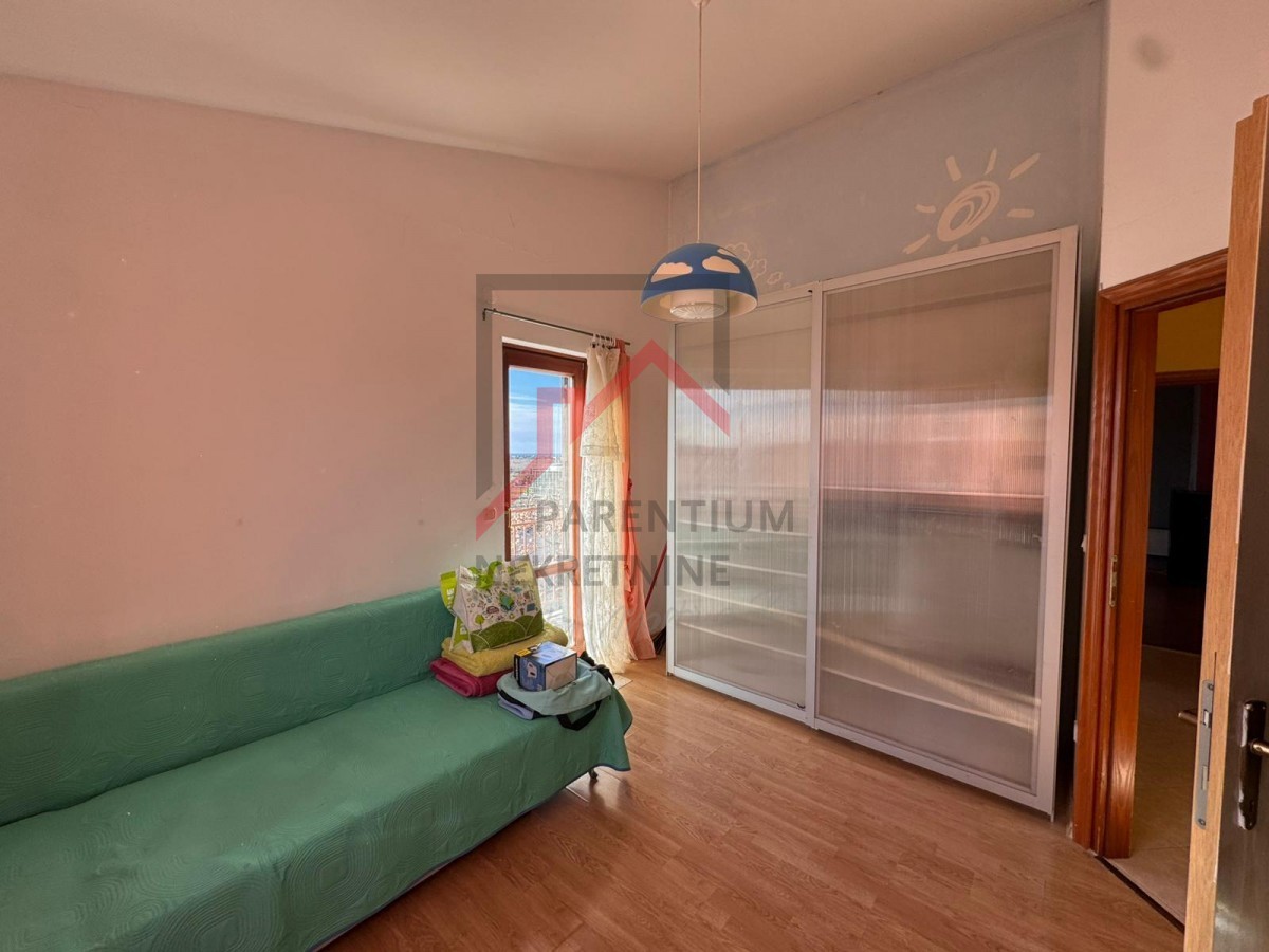 Appartamento con due camere da letto e due terrazze vicino alla città di Parenzo