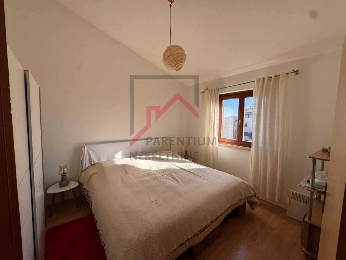 Appartamento con due camere da letto e due terrazze vicino alla città di Parenzo