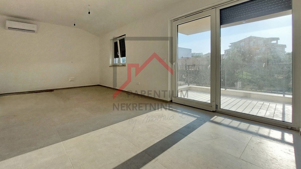 Appartamento di 72m2, nuova costruzione, due camere da letto, zona Parenzo