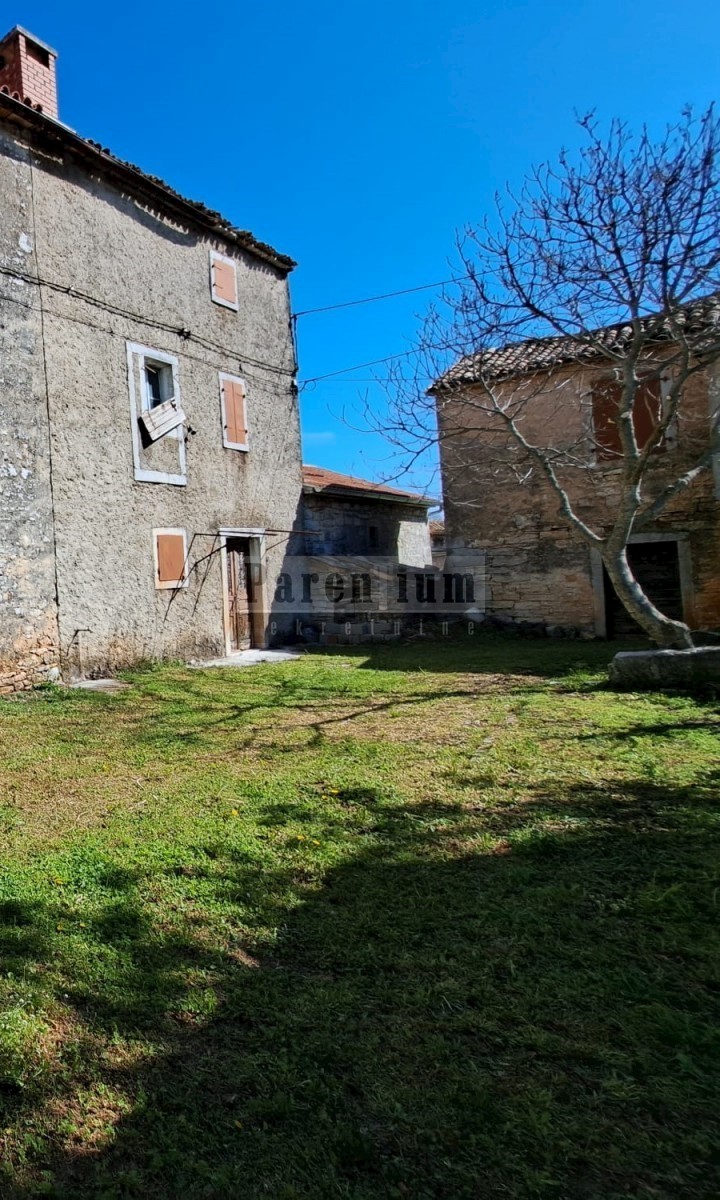 Vecchia casa in pietra da ristrutturare