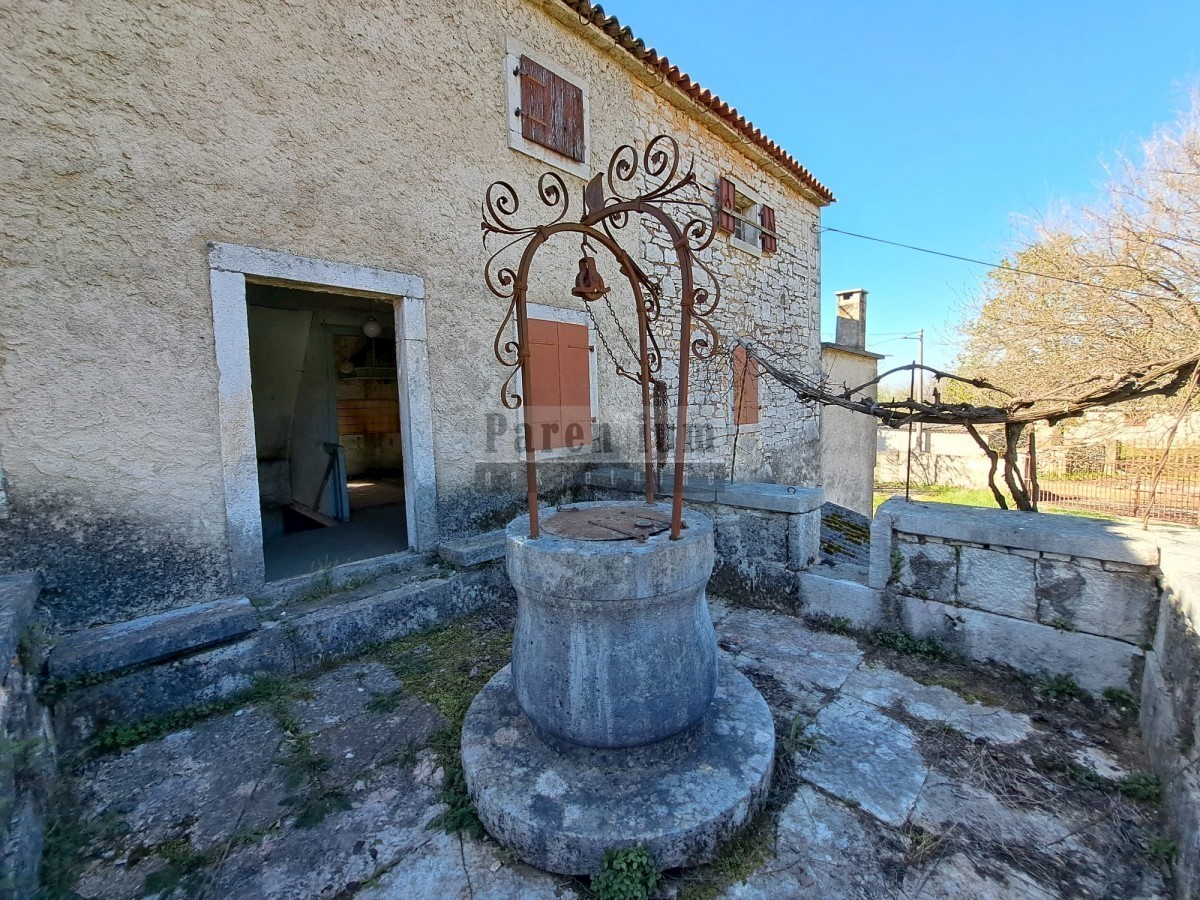 Vecchia casa in pietra da ristrutturare