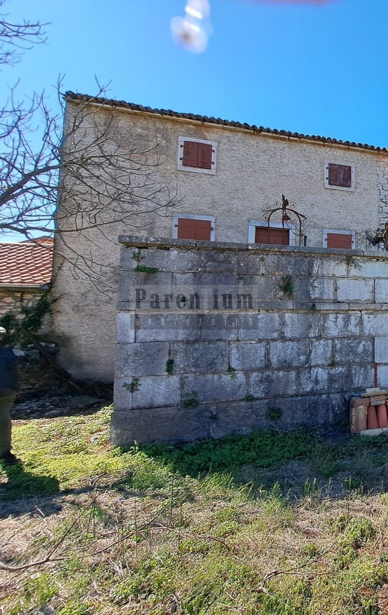 Vecchia casa in pietra da ristrutturare