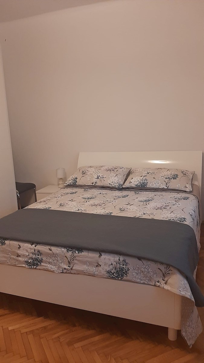 Appartamento con due camere da letto nel centro città – completamente ristrutturato e arredato