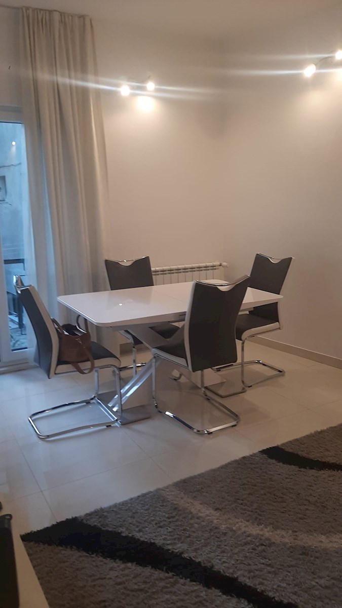 Appartamento con due camere da letto nel centro città – completamente ristrutturato e arredato