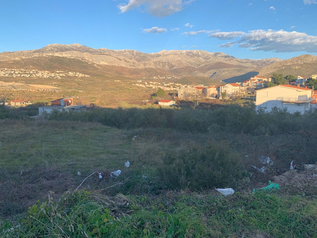 Split: terreno edificabile 1680m2