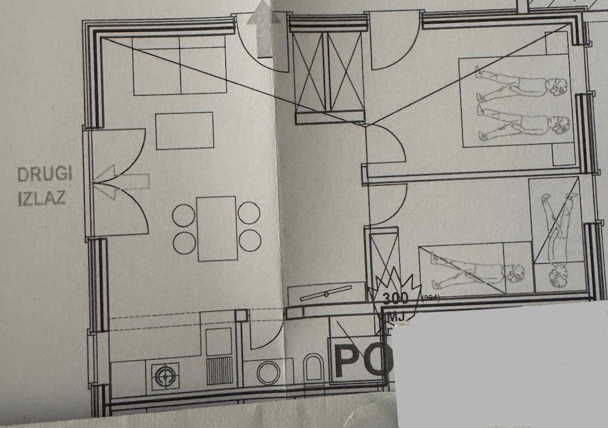 Appartamento con ampia terrazza in villa urbana con piscina – a soli 5 minuti dal mare e dal centro