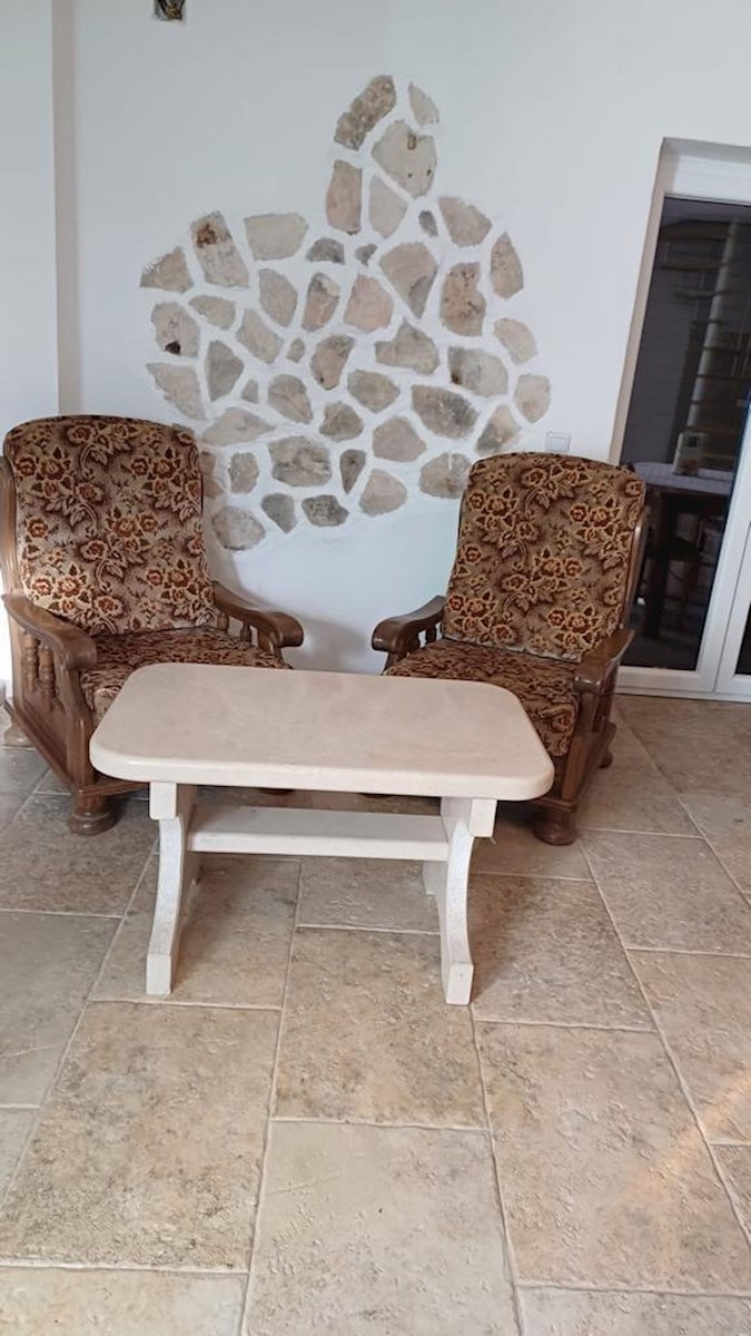 Autentica casa in pietra con ampio giardino – Donji Humac, isola di Brač