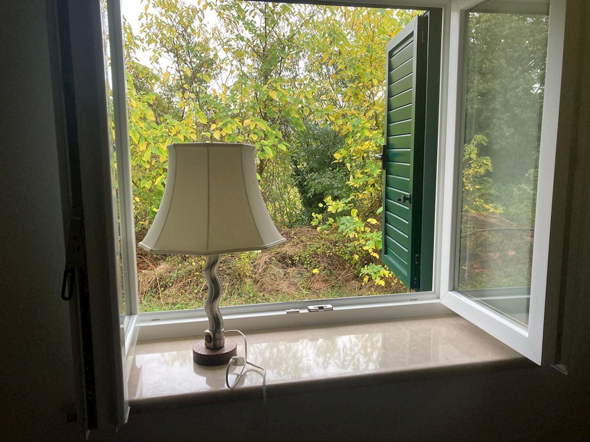 Autentica casa in pietra con ampio giardino – Donji Humac, isola di Brač