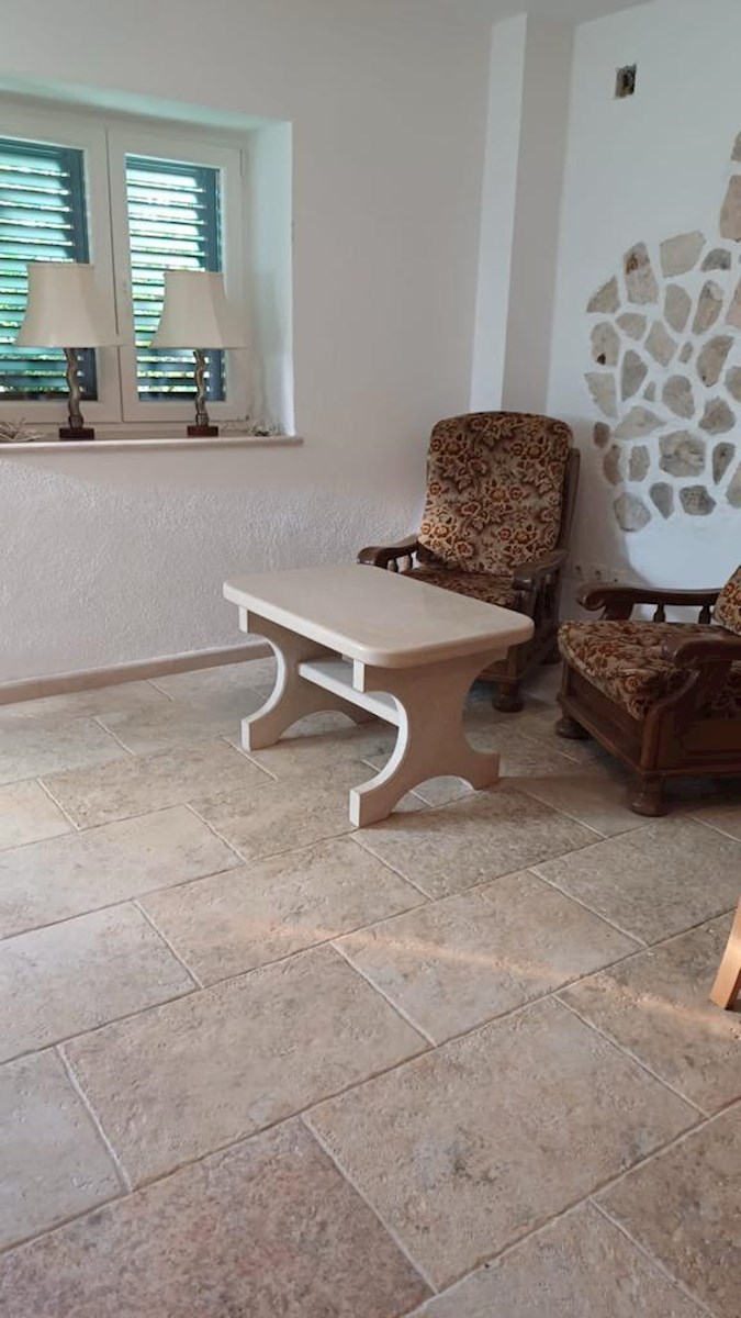 Autentica casa in pietra con ampio giardino – Donji Humac, isola di Brač